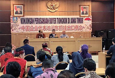 One Belt And One Road Indonesia Summit Executive Chairman Shen Ruilin, Chairman of China Ocean International Trading Co., Ltd., met with Indonesian East Java exporters to become the general agent for hundreds of Indonesian products in China.